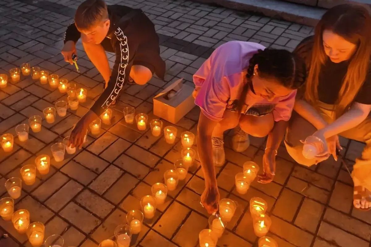 В Михайловке прошла акция «Свеча памяти» в День памяти и скорби В Михайловке прошла акция «Свеча памяти» в День памяти и скорби