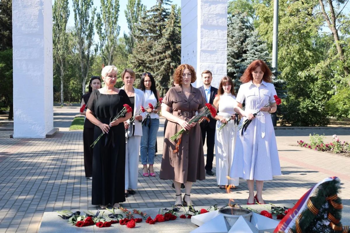 Сотрудники Министерства культуры Запорожской области во главе с министром культуры Светланой Геннадьевной Назиной приняли участие в акции «Свеча памяти», посвящённой увековечению памяти погибших в годы Великой Отечественной... Сотрудники Министерства культуры Запорожской области во главе с министром культуры Светланой Геннадьевной Назиной приняли участие в акции «Свеча памяти», посвящённой увековечению памяти погибших в годы Великой Отечественной...