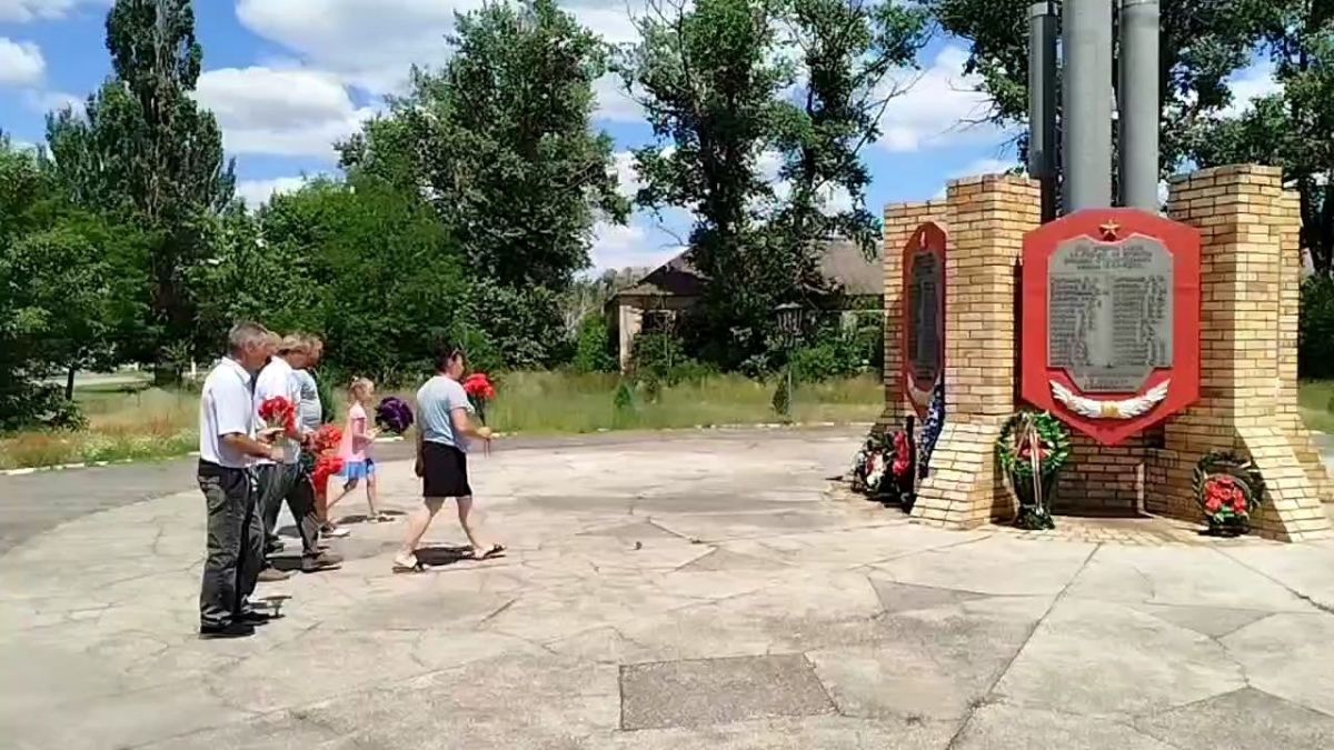 "Памяти павших будьте достойны!" "Памяти павших будьте достойны!"