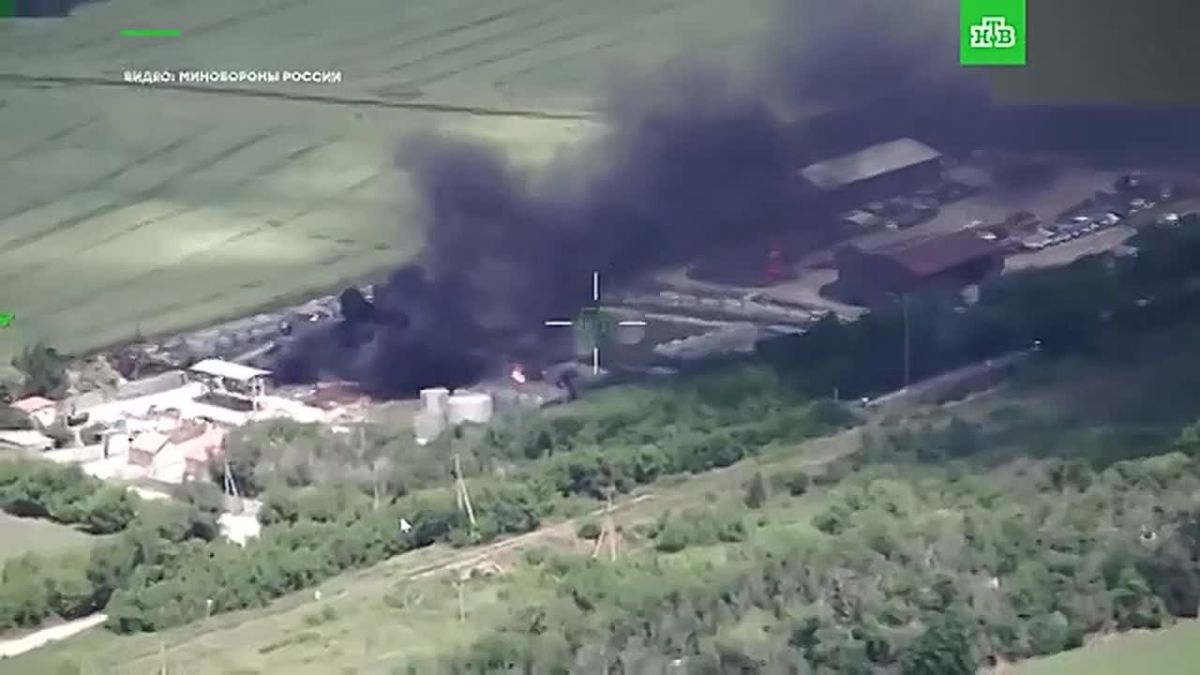 Удар «Геранью» разнес топливное хранилище ВСУ на нефтебазе «Канцеровка», которая находится на подконтрольной Киеву части Запорожской области.