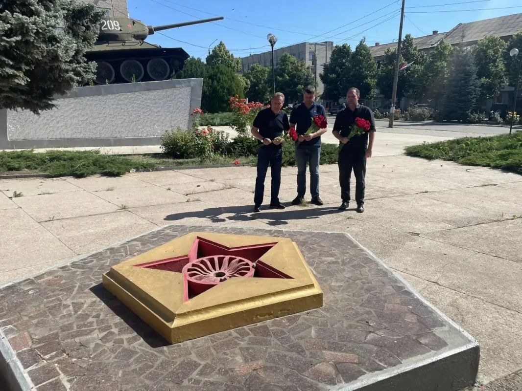 Шефы из Пензенской области почтили память, погибших в Великой Отечественной войне Шефы из Пензенской области почтили память, погибших в Великой Отечественной войне