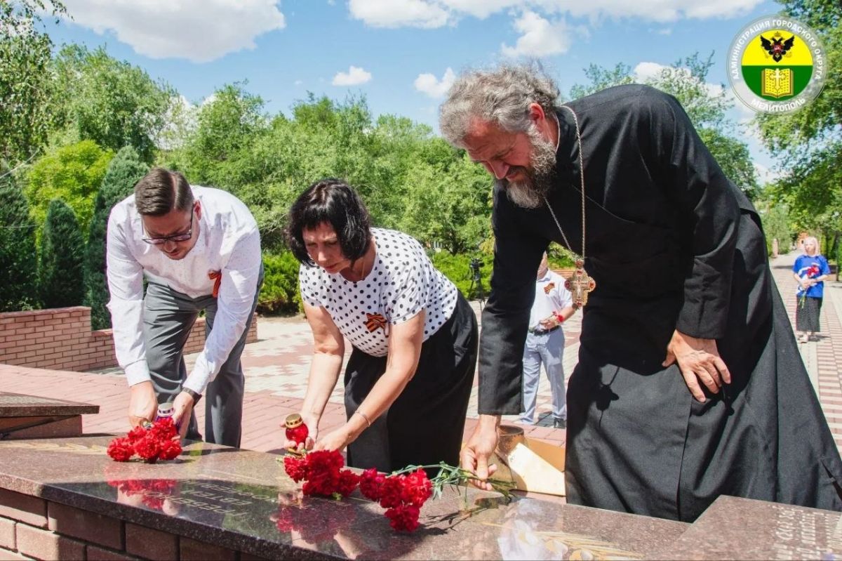 В День памяти и скорби у братской могилы в селе Терпенье почтили память павших воинов В День памяти и скорби у братской могилы в селе Терпенье почтили память павших воинов