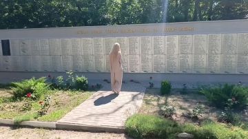 «День памяти и скорби». Стихотворение Степана Кадашникова, посвященное 22 июня 1941 года, дню начала Великой Отечественной Войны, читает корреспондент Запорожского агентства новостей Алёна Сашкина