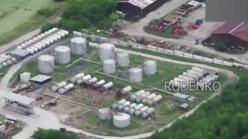Андрей Руденко: Кадры поражения хранилища ГСМ на нефтебазе «Канцеровка», используемого в интересах украинских боевиков, специалистами войск беспилотных систем с применением БПЛА «Герань» в районе Высокогорного Запорожской...
