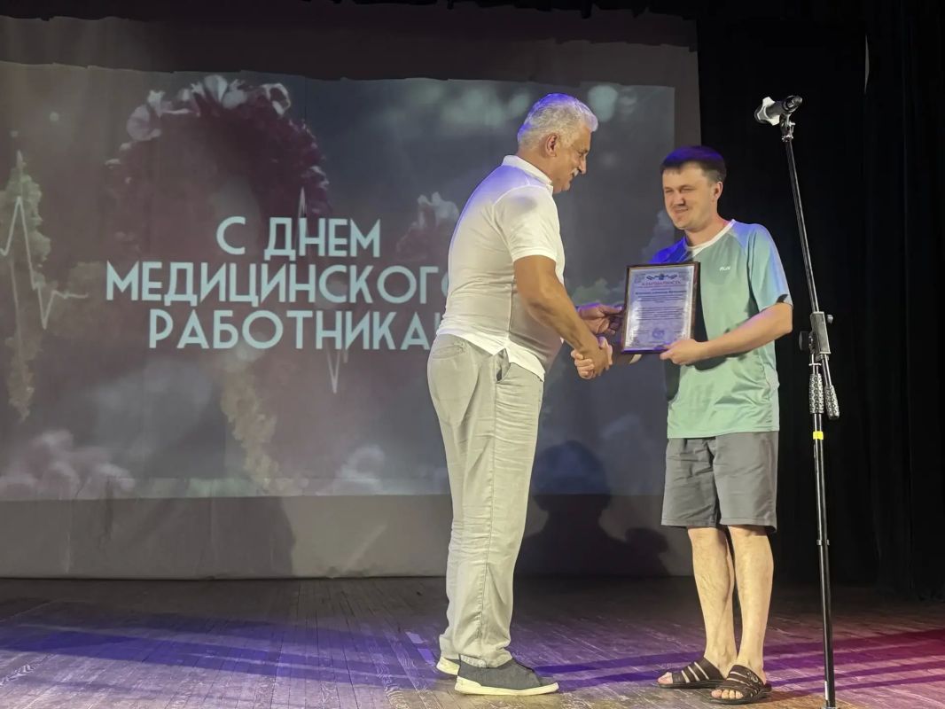 В Бердянске чествовали медиков В Бердянске чествовали медиков