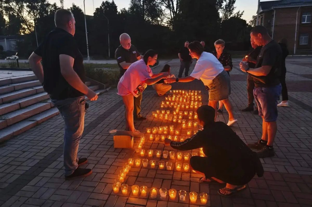 В Михайловке прошла акция «Свеча памяти» в День памяти и скорби В Михайловке прошла акция «Свеча памяти» в День памяти и скорби