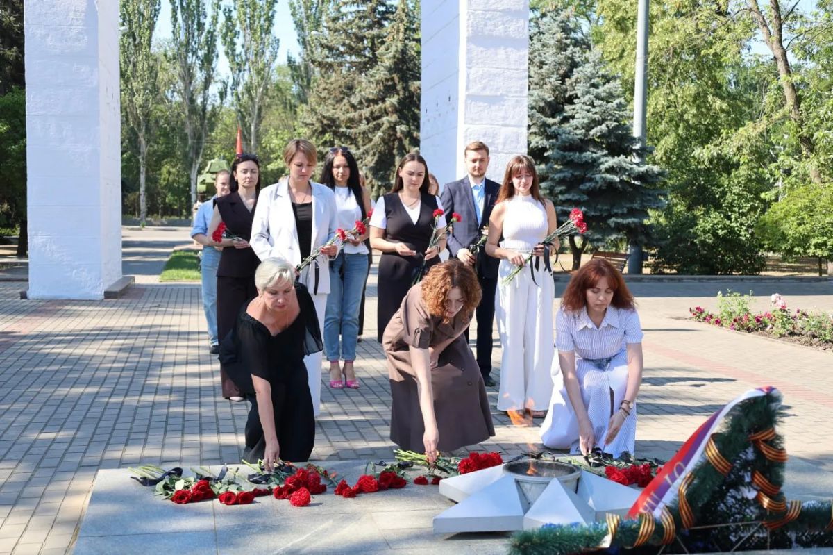 Сотрудники Министерства культуры Запорожской области во главе с министром культуры Светланой Геннадьевной Назиной приняли участие в акции «Свеча памяти», посвящённой увековечению памяти погибших в годы Великой Отечественной... Сотрудники Министерства культуры Запорожской области во главе с министром культуры Светланой Геннадьевной Назиной приняли участие в акции «Свеча памяти», посвящённой увековечению памяти погибших в годы Великой Отечественной...