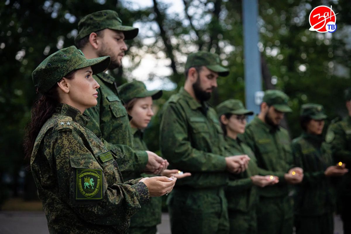 Сотрудники Следственного комитета Запорожской области приняли участие в акции «Свеча памяти» Сотрудники Следственного комитета Запорожской области приняли участие в акции «Свеча памяти»