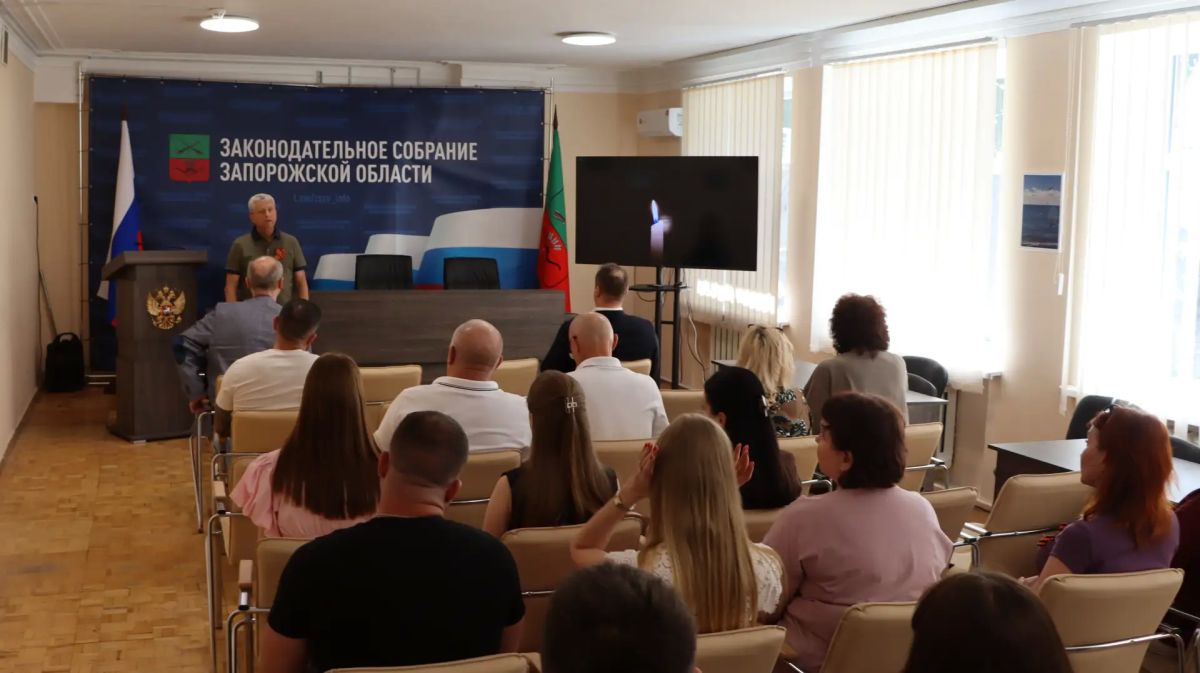 Коллектив Законодательного Собрания Запорожской области присоединился к всероссийской патриотической акции Коллектив Законодательного Собрания Запорожской области присоединился к всероссийской патриотической акции