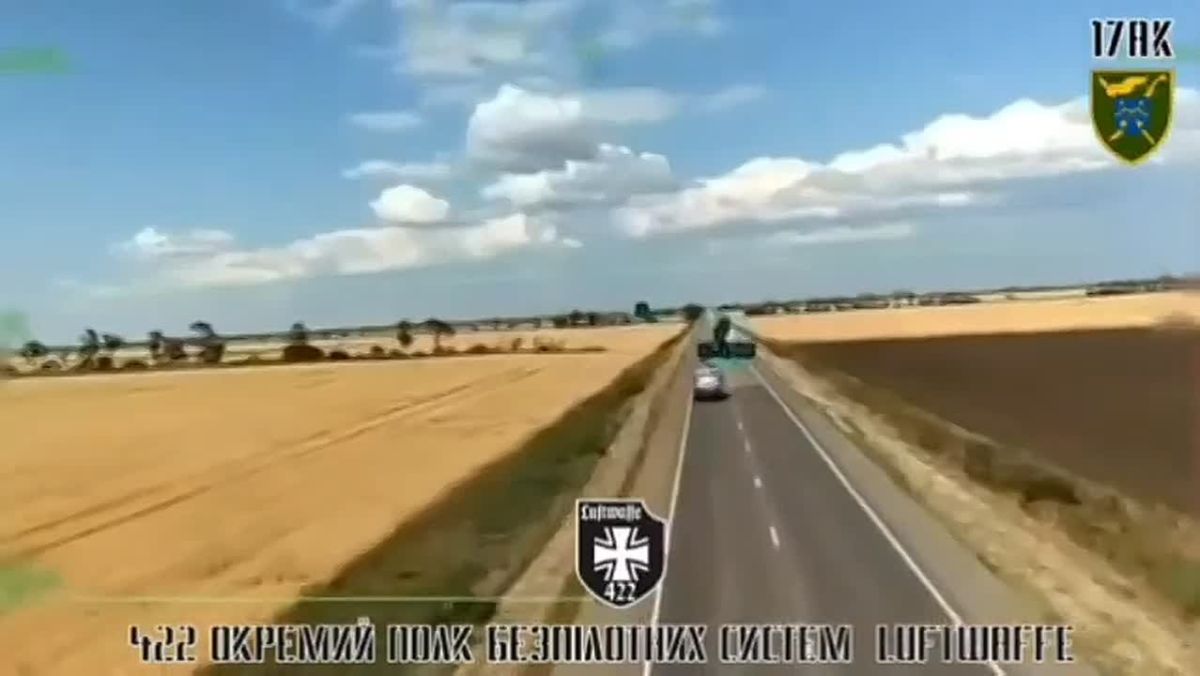 Владимир Рогов: Враг выложил видео с камеры БпЛА момента уклонения бензовоза, снятый от лица атаковавшего его дрона-камикадзе Hornet ВСУ