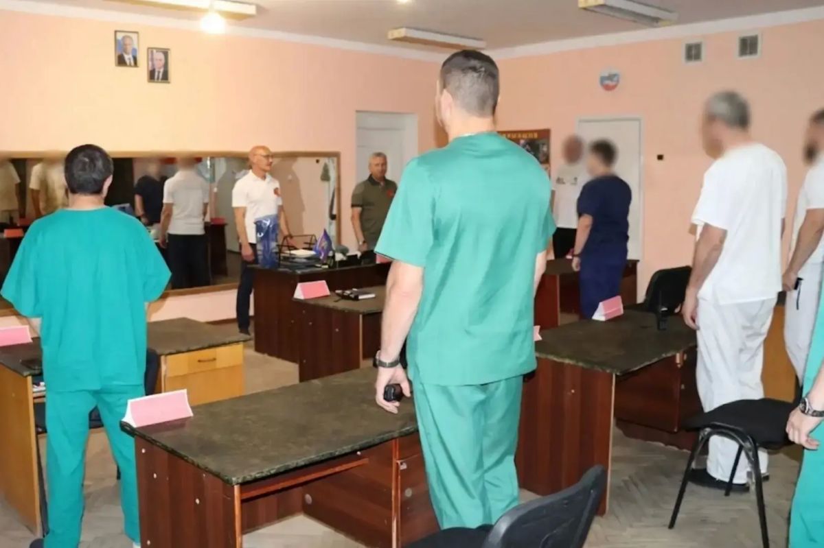 Поздравил военврачей с Днем медицинского работника Поздравил военврачей с Днем медицинского работника