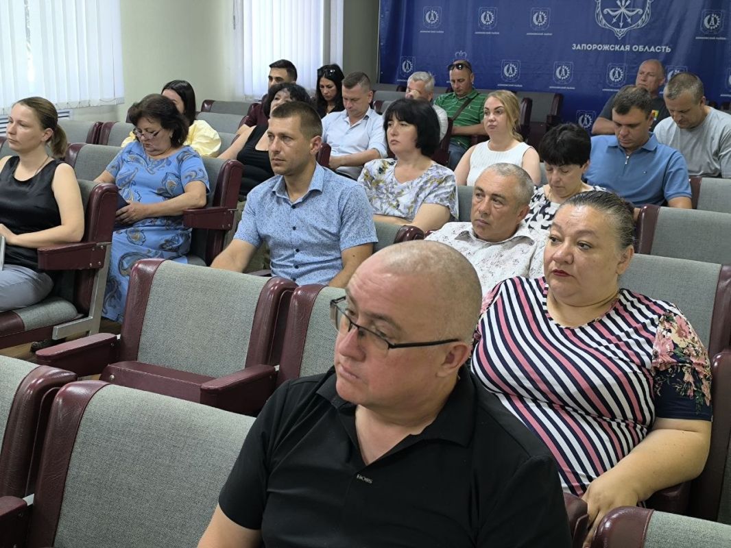 Глава Акимовского муниципального округа Александр Трудоношин провёл расширенное совещание с аппаратом, шеф-регионом, руководителями служб и ведомств Глава Акимовского муниципального округа Александр Трудоношин провёл расширенное совещание с аппаратом, шеф-регионом, руководителями служб и ведомств