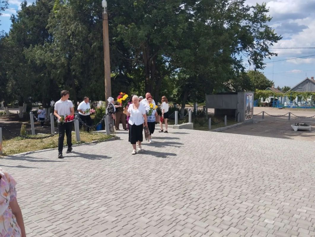 В селе Новопетровка почтили память героев В селе Новопетровка почтили память героев