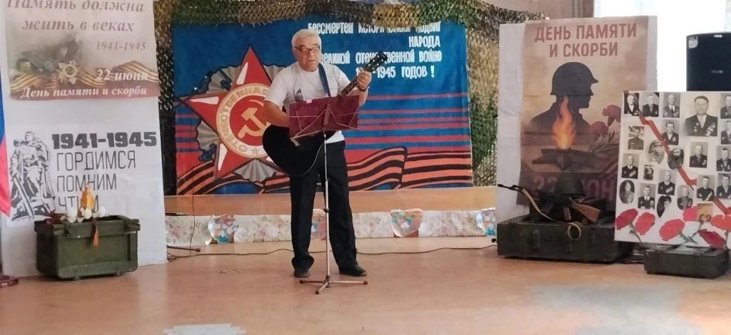 В селе Новопетровка почтили память героев В селе Новопетровка почтили память героев