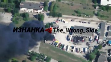 Стоянка украинских большегрузов заполыхала в Запорожской области