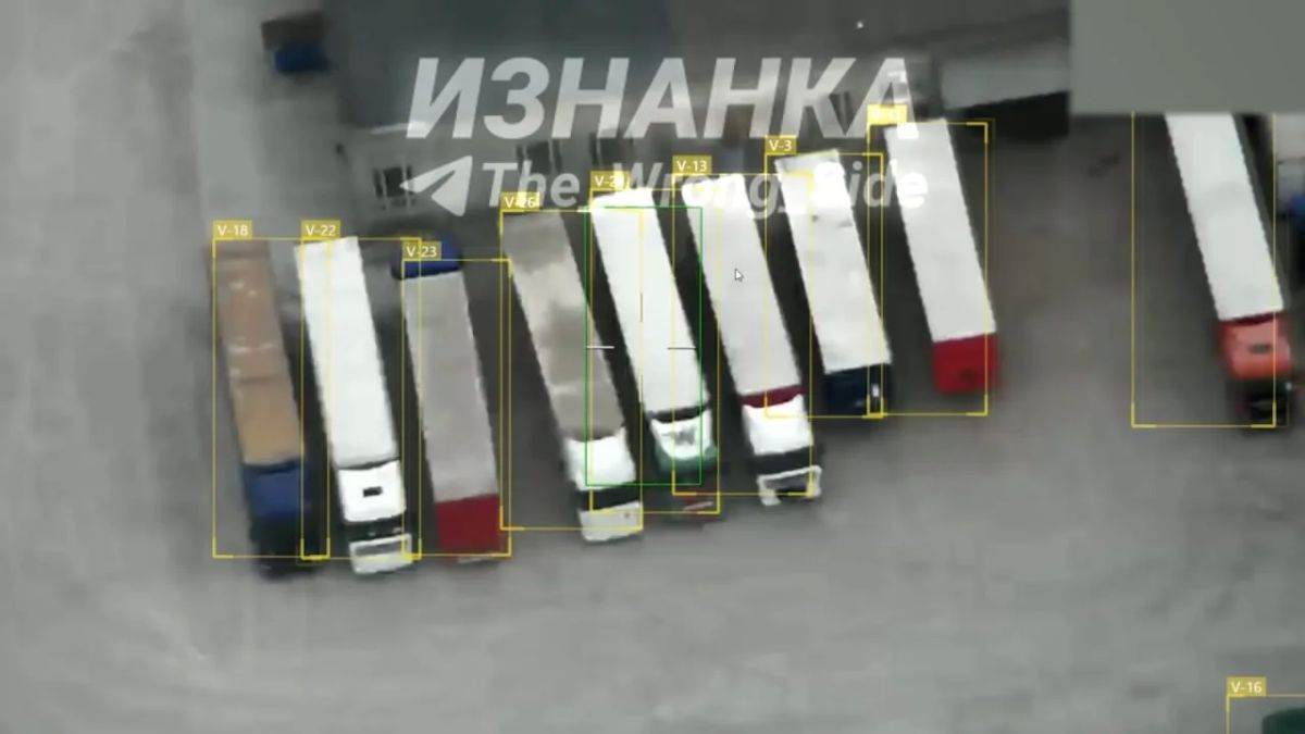 Поражение крупной стоянки грузовиков в Запорожье ударами управляемых "Гераней" Поражение крупной стоянки грузовиков в Запорожье ударами управляемых "Гераней"