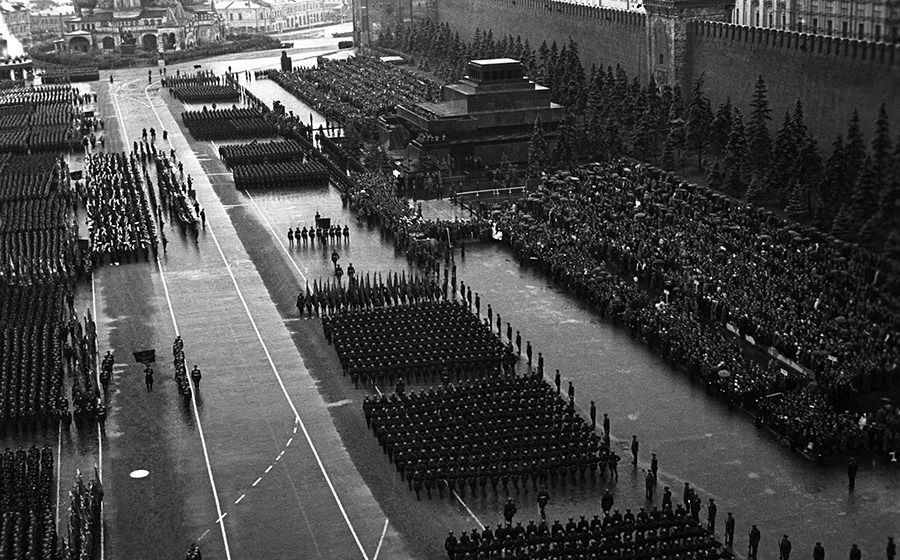 81 год назад, 24 июня 1945 года, на Красной площади прошёл легендарный Парад Победы 81 год назад, 24 июня 1945 года, на Красной площади прошёл легендарный Парад Победы