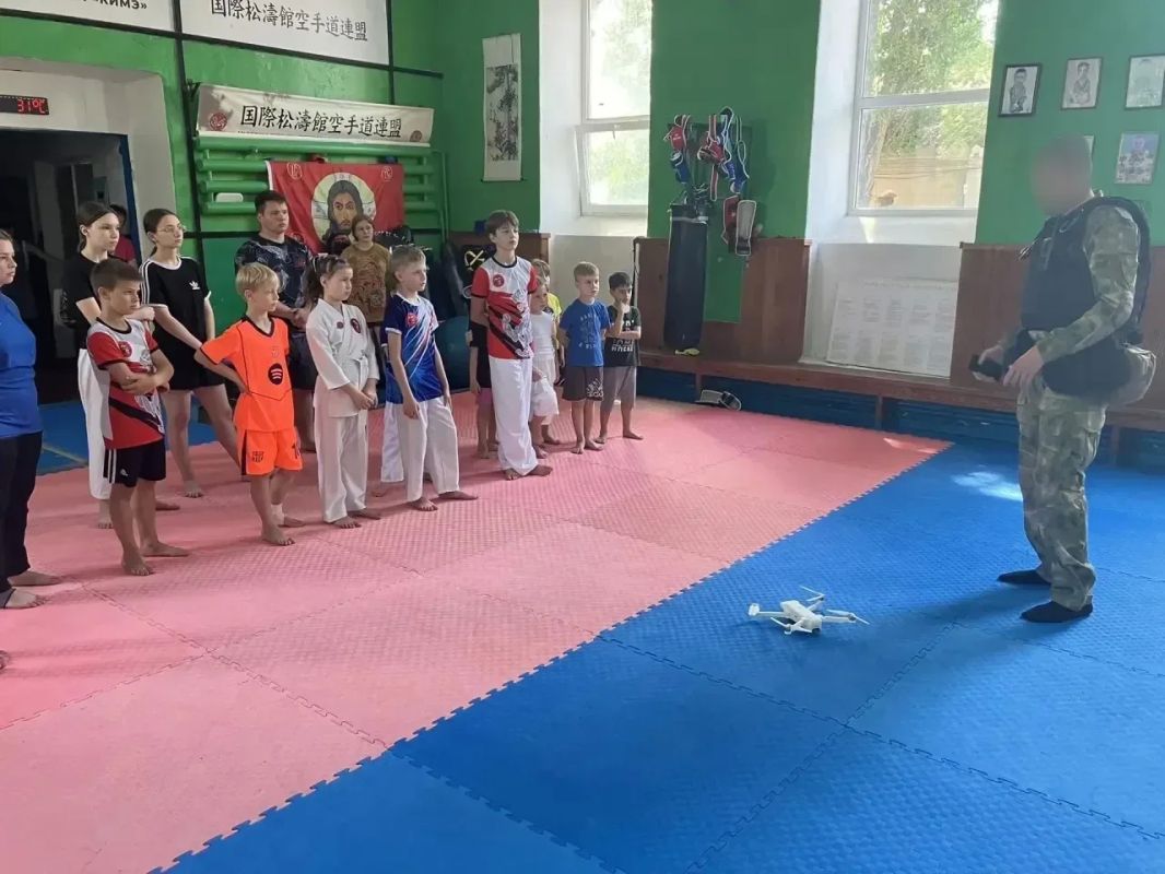 Урок мужества для воспитанников секции карате МКУ "ГДС" провели сотрудники Росгвардии Урок мужества для воспитанников секции карате МКУ "ГДС" провели сотрудники Росгвардии