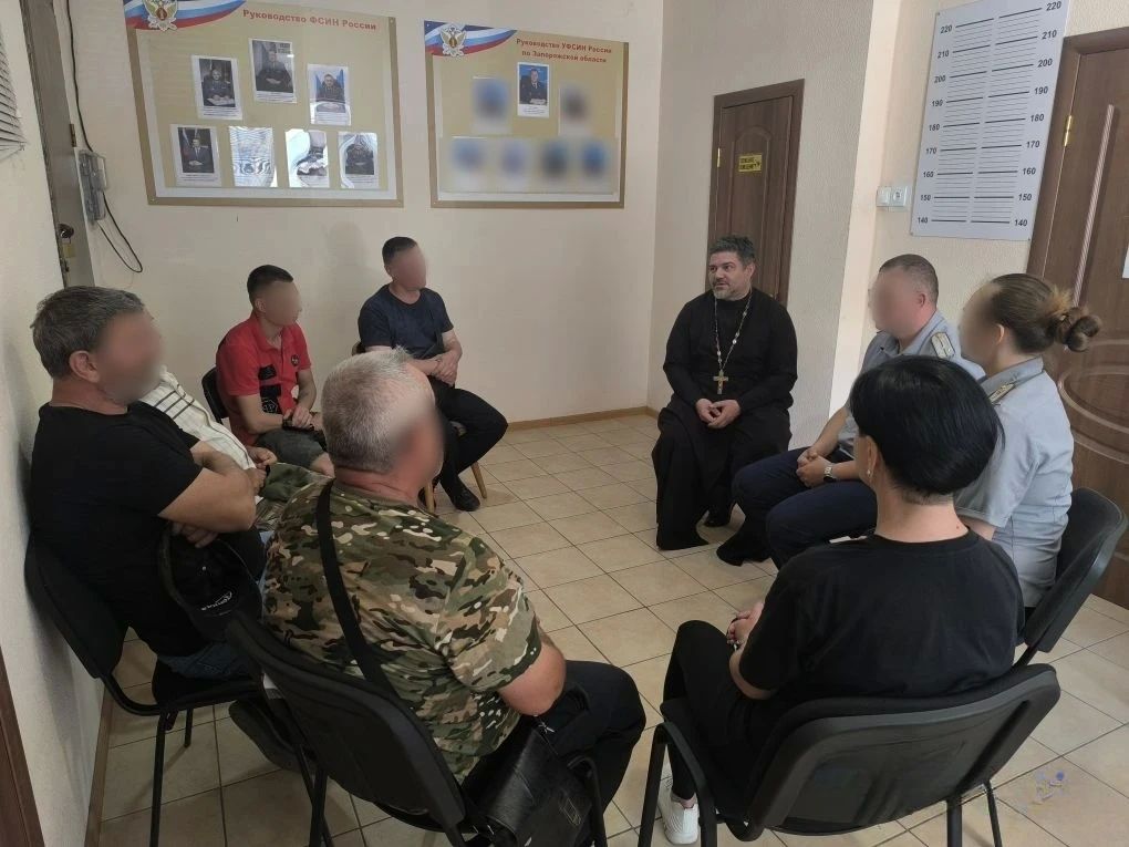 Сотрудники Мелитопольского филиала УИИ совместно с психологом и священнослужителем провели комплексное профилактическое мероприятие для осужденных