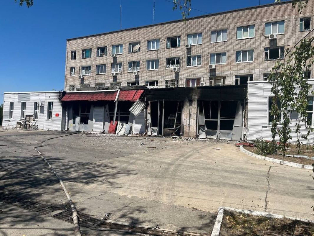 Эксперты МАГАТЭ оценили повреждения пожарно-спасательной части Энергодара после атаки ВСУ Эксперты МАГАТЭ оценили повреждения пожарно-спасательной части Энергодара после атаки ВСУ