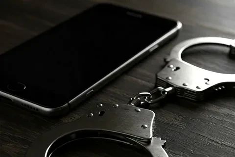 В Черниговке полицейские по горячим следам раскрыли кражу телефона