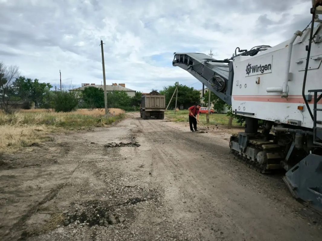 Ярославская область помогает отремонтировать дороги в Акимовском округе