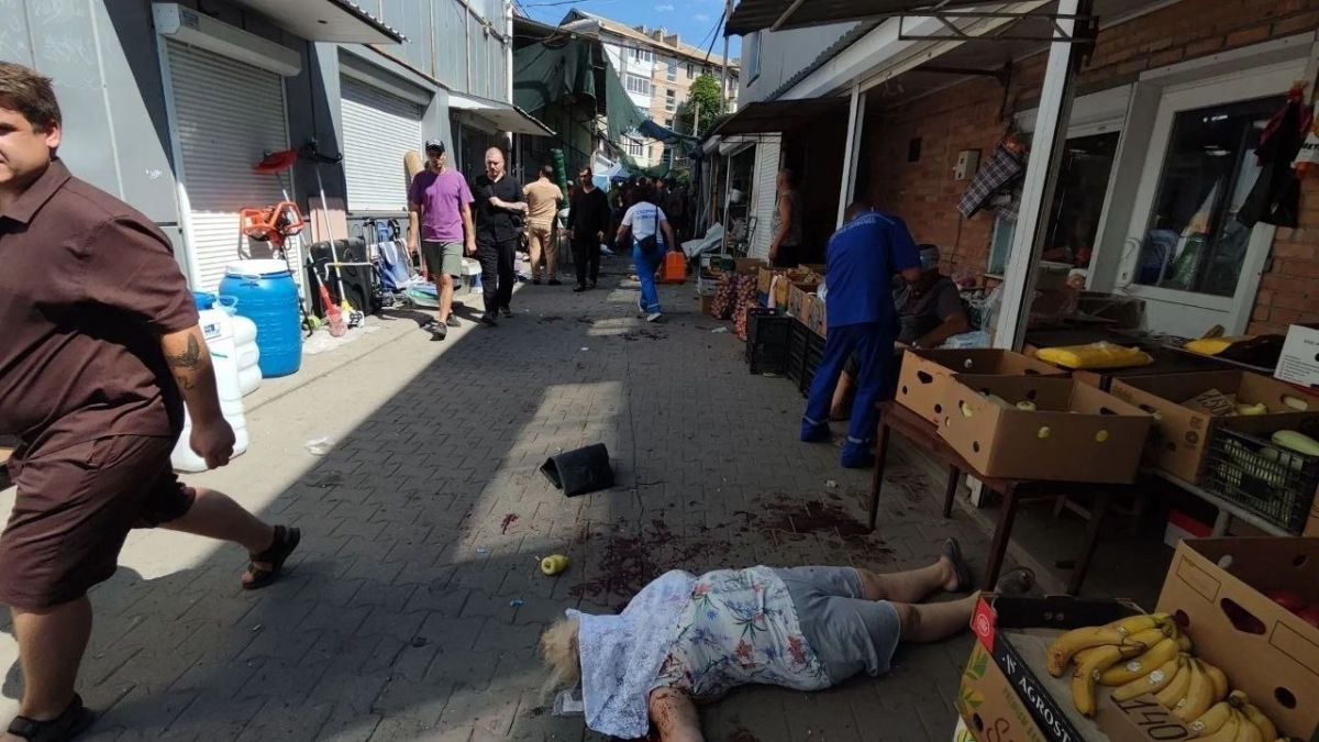 Пять человек погибли при ударе дрона по рынку в Токмаке Пять человек погибли при ударе дрона по рынку в Токмаке