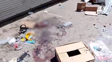 Разбитые фасады и обломки дрона: СК показал кадры с рынка в Токмаке Запорожской области, по которому ударили ВСУ