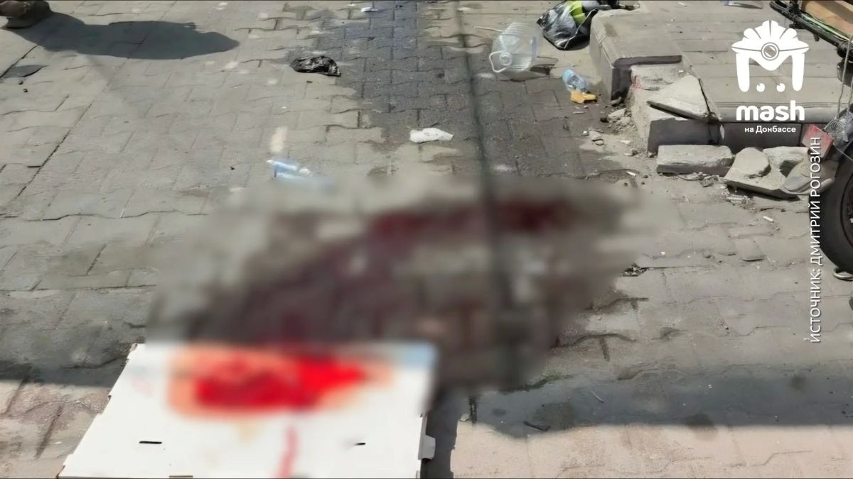 Страшные фото с рынка в Токмаке, который сегодня обстреляли беспилотники ВСУ Страшные фото с рынка в Токмаке, который сегодня обстреляли беспилотники ВСУ