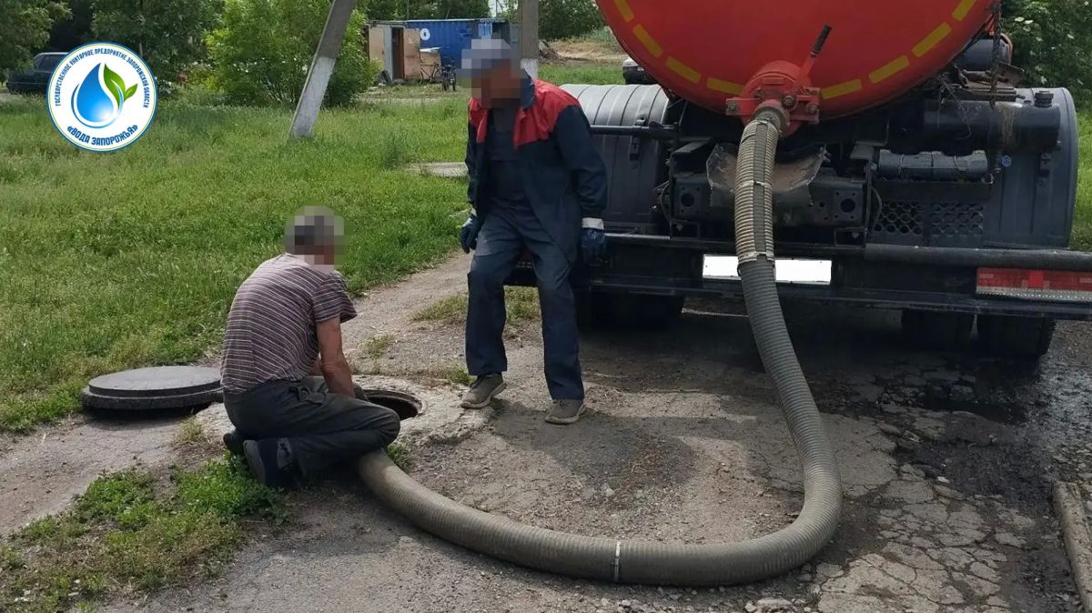 Специалисты филиала «Мелитопольское ПУВКХ» ГУП ЗО «Вода Запорожья» выполнили плановые работы по обслуживанию канализационных сетей в пгт Весёлое Специалисты филиала «Мелитопольское ПУВКХ» ГУП ЗО «Вода Запорожья» выполнили плановые работы по обслуживанию канализационных сетей в пгт Весёлое