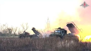 Минобороны России: Артиллеристы группировки «Центр» огнем из реактивной системы залпового огня «Торнадо-С» уничтожили боевую машину РСЗО «Град» противника на Добропольском направлении