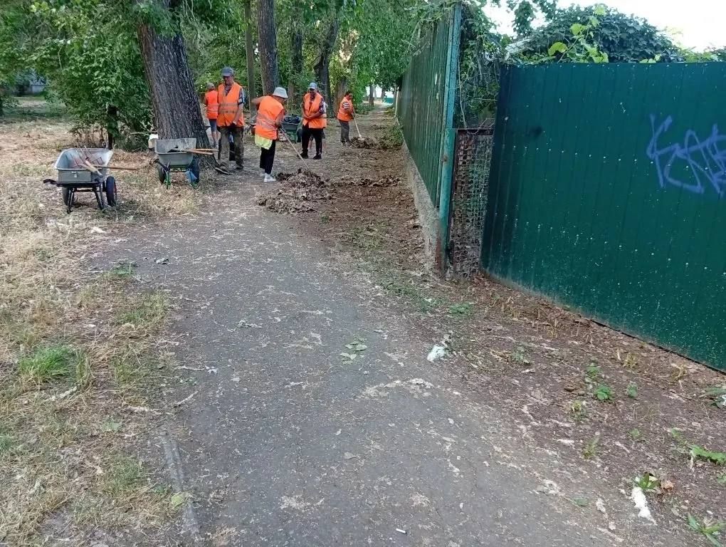 В Бердянске продолжаются работы по обновлению детских площадок, зон отдыха и спортивных объектов В Бердянске продолжаются работы по обновлению детских площадок, зон отдыха и спортивных объектов