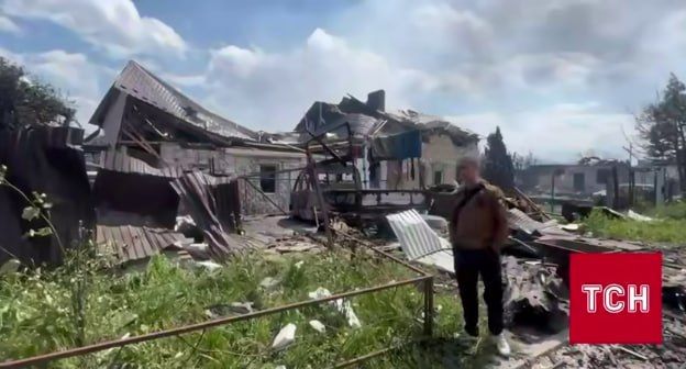 Последствия взрывов на заводе "Визар" в Вишневом - вторичная детонация задела находящиеся рядом дома Последствия взрывов на заводе "Визар" в Вишневом - вторичная детонация задела находящиеся рядом дома