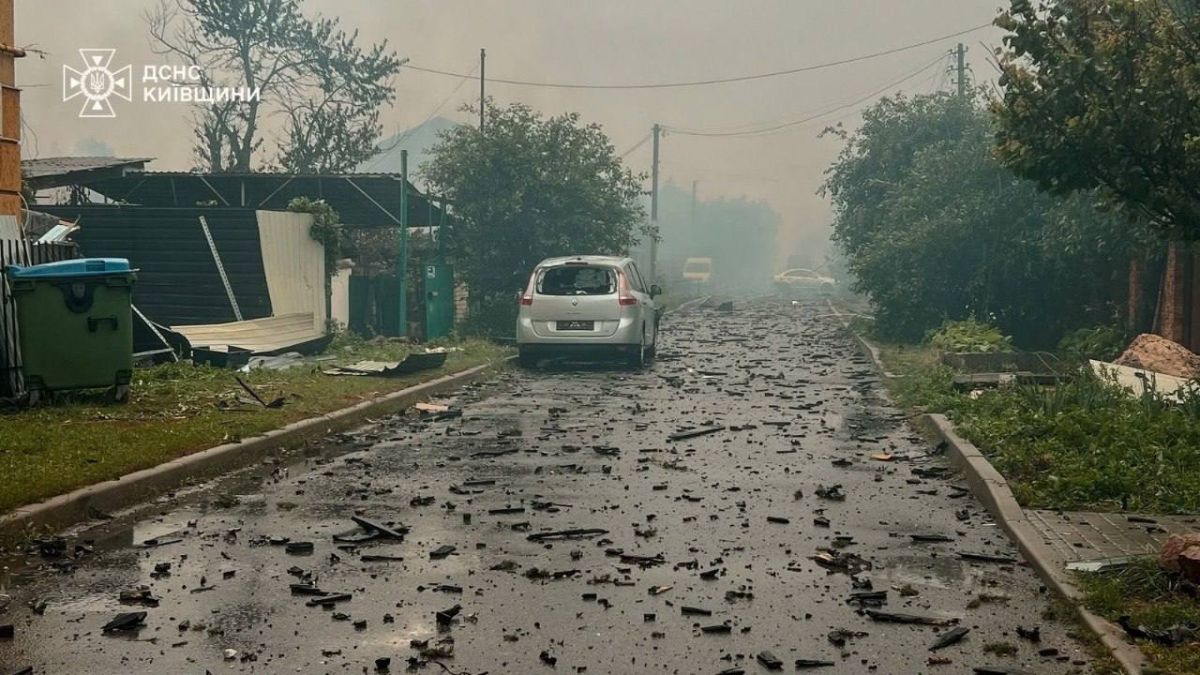 Последствия взрывов на заводе "Визар" в Вишневом - вторичная детонация задела находящиеся рядом дома Последствия взрывов на заводе "Визар" в Вишневом - вторичная детонация задела находящиеся рядом дома
