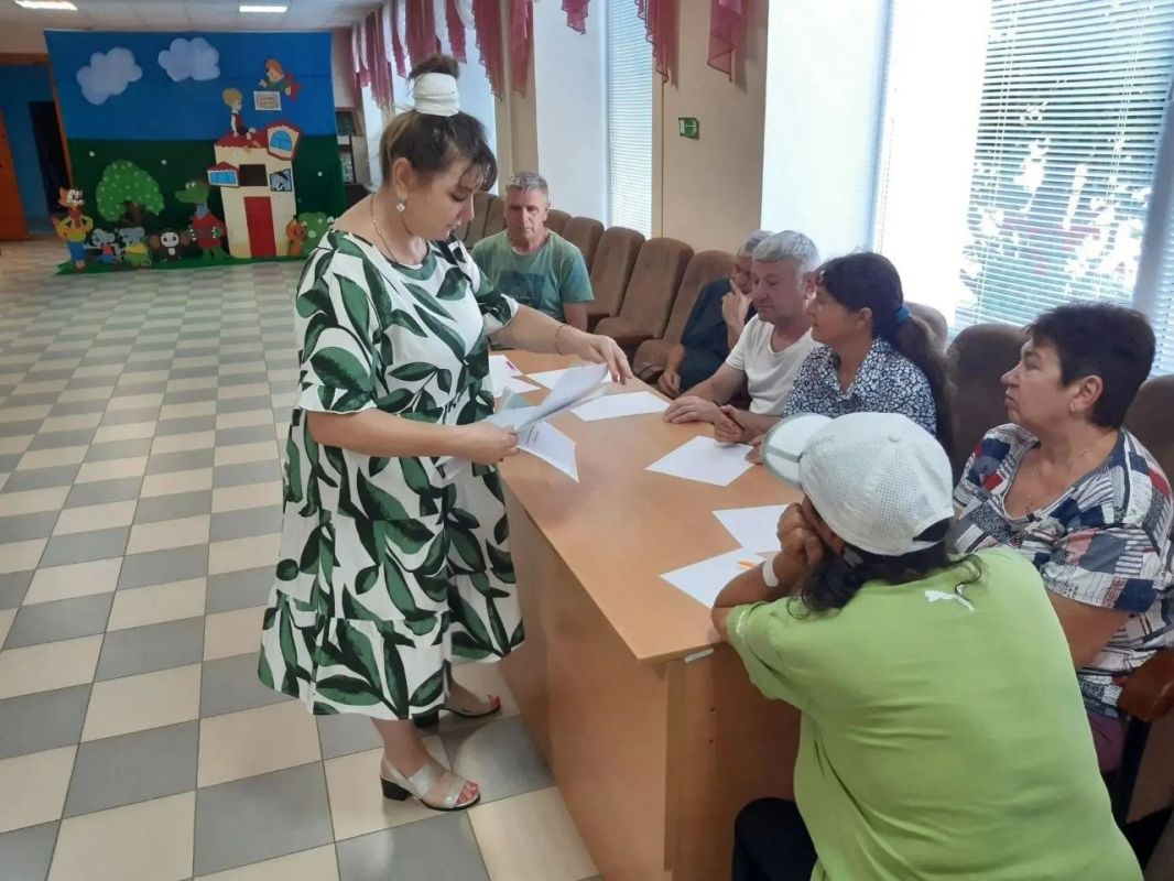 В Кирилловском Доме Культуры прошла интеллектуальная викторина "Мой здоровый образ жизни" В Кирилловском Доме Культуры прошла интеллектуальная викторина "Мой здоровый образ жизни"