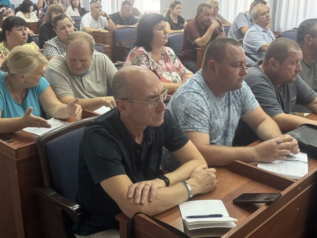 Глава Бердянска Андрей Ковганко провел очередную рабочую встречу с председателями ТСЖ: обсудили актуальные вопросы Глава Бердянска Андрей Ковганко провел очередную рабочую встречу с председателями ТСЖ: обсудили актуальные вопросы