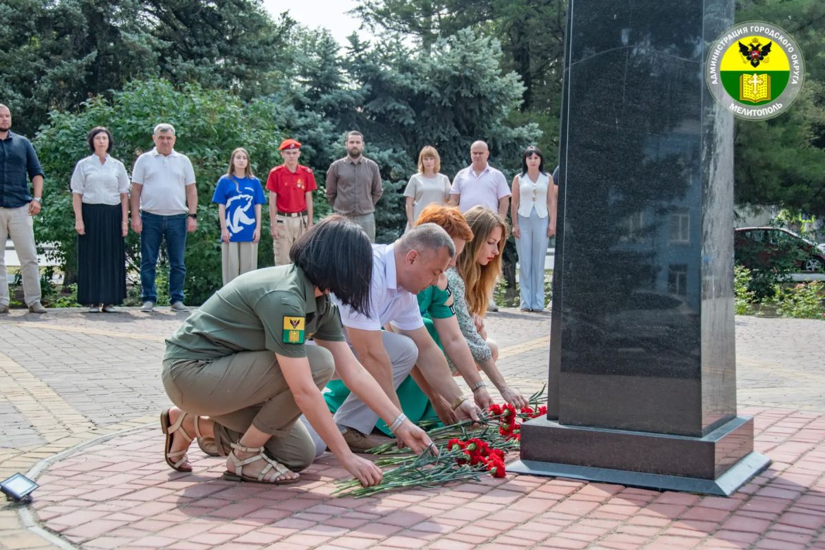 Сергей Золотарёв: Мы помним своего героя: в Мелитополе почтили память Павла Судоплатова Сергей Золотарёв: Мы помним своего героя: в Мелитополе почтили память Павла Судоплатова