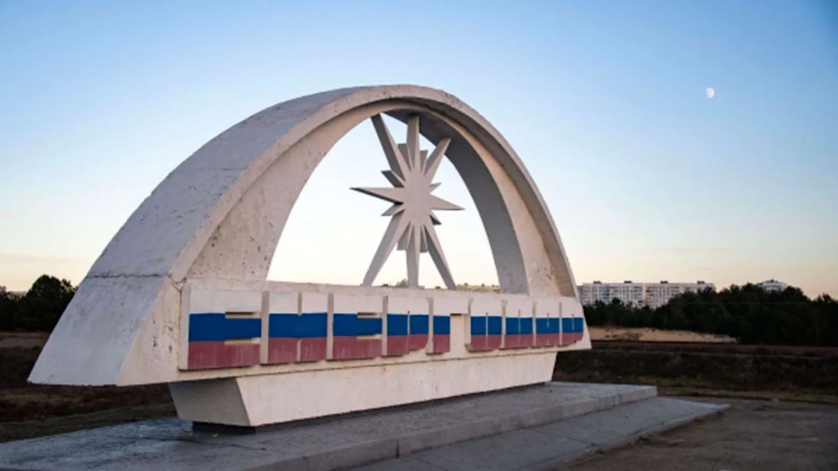 ВСУ перешли к тактике минирования и обстрела подъездных дорог к городу-спутнику Запорожской АЭС Энергодару, сообщили РИА Новости в пресс-службе администрации города