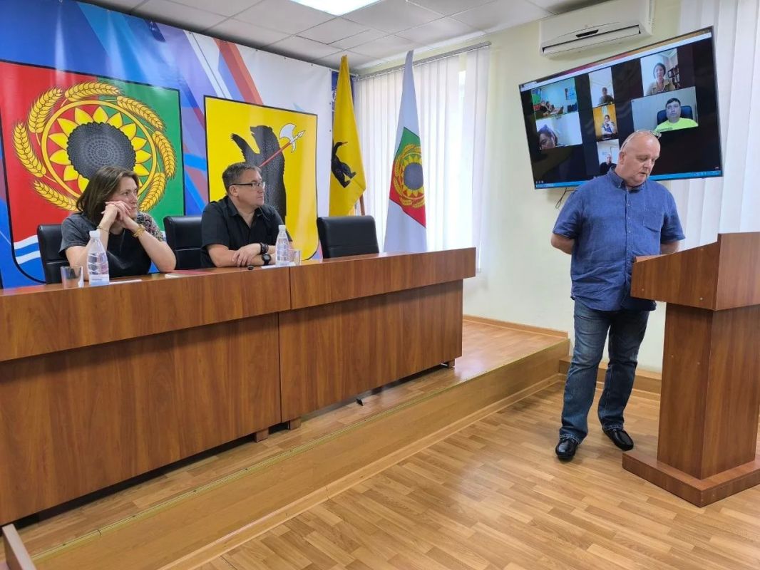 Глава Акимовского муниципального округа Александр Трудоношин провёл открытое расширенное совещание с аппаратом, шеф-регионом, Советом депутатов, руководителями служб и ведомств Глава Акимовского муниципального округа Александр Трудоношин провёл открытое расширенное совещание с аппаратом, шеф-регионом, Советом депутатов, руководителями служб и ведомств
