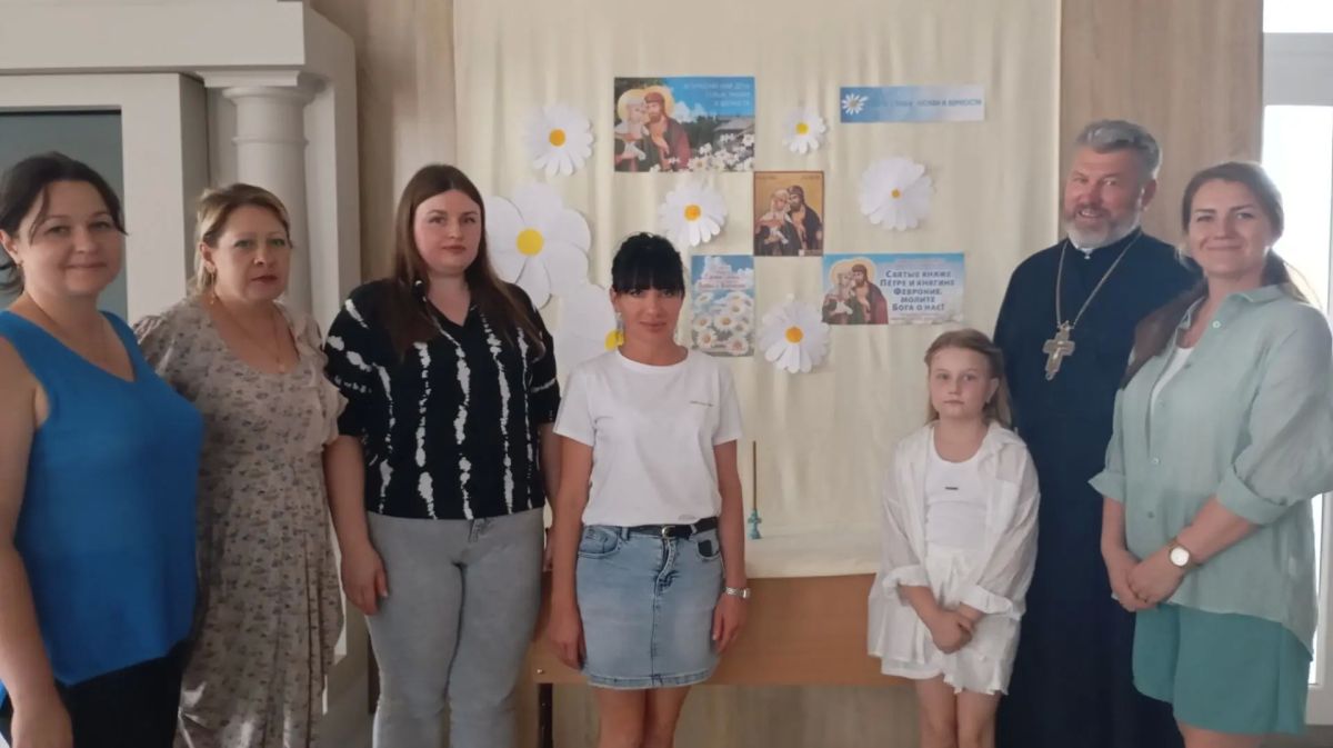 Любовь, верность и семейные ценности: в Пологовском доме культуры прошла духовная встреча Любовь, верность и семейные ценности: в Пологовском доме культуры прошла духовная встреча