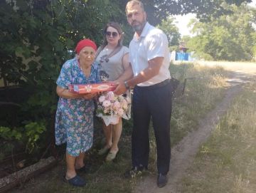В День семьи, любви и верности, депутаты Черниговского окружного Совета от партии «Единая Россия» навестили семью Штапаук