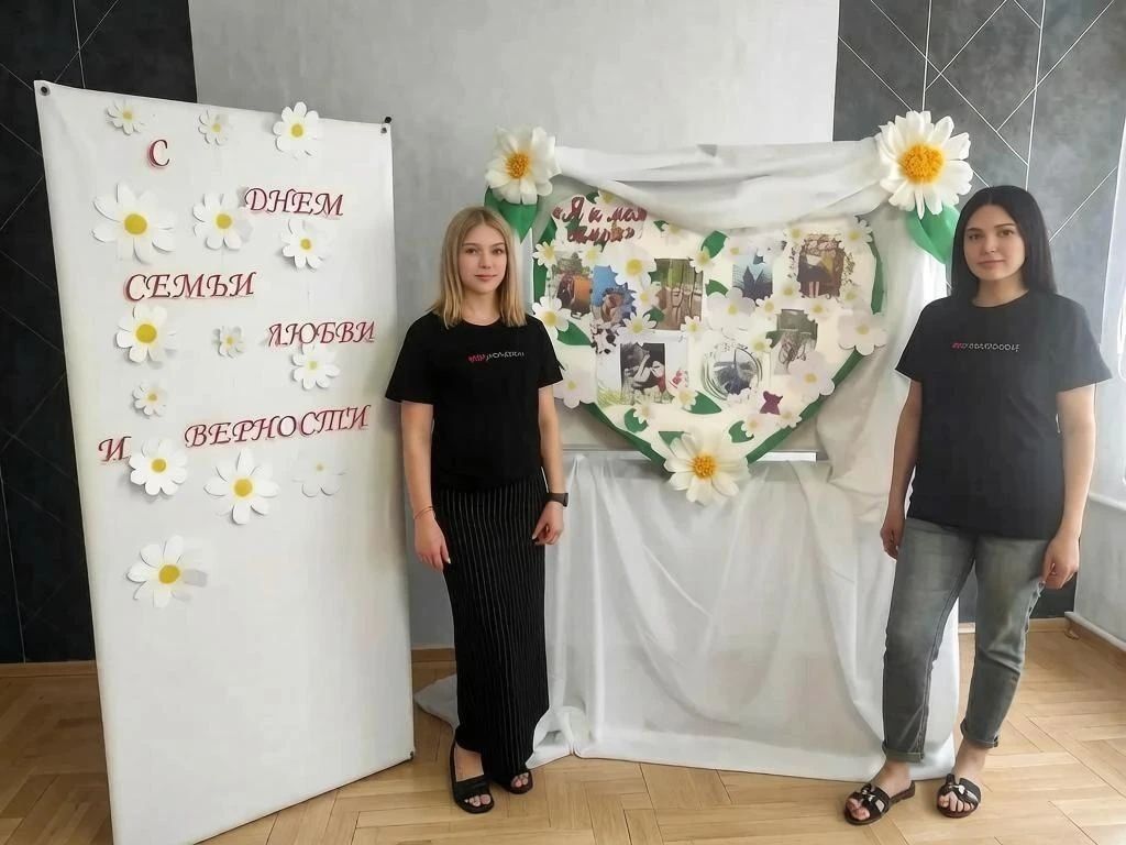 Фотовыставка "Я и моя семья": тепло традиции в День семьи, любви и верности Фотовыставка "Я и моя семья": тепло традиции в День семьи, любви и верности