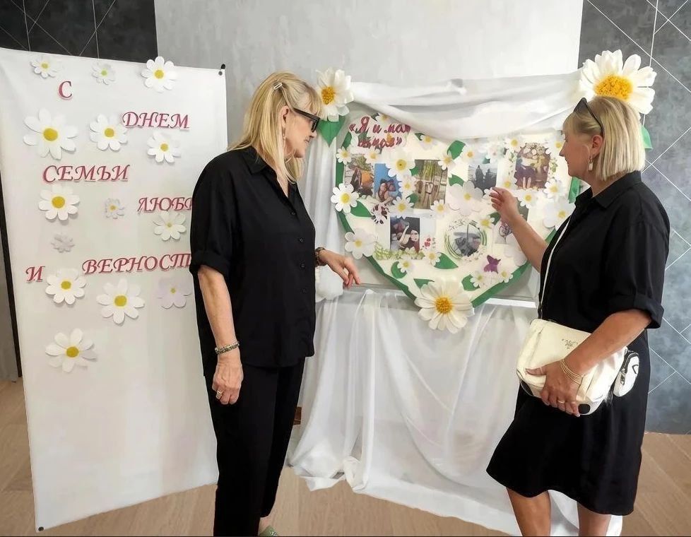 Фотовыставка "Я и моя семья": тепло традиции в День семьи, любви и верности Фотовыставка "Я и моя семья": тепло традиции в День семьи, любви и верности