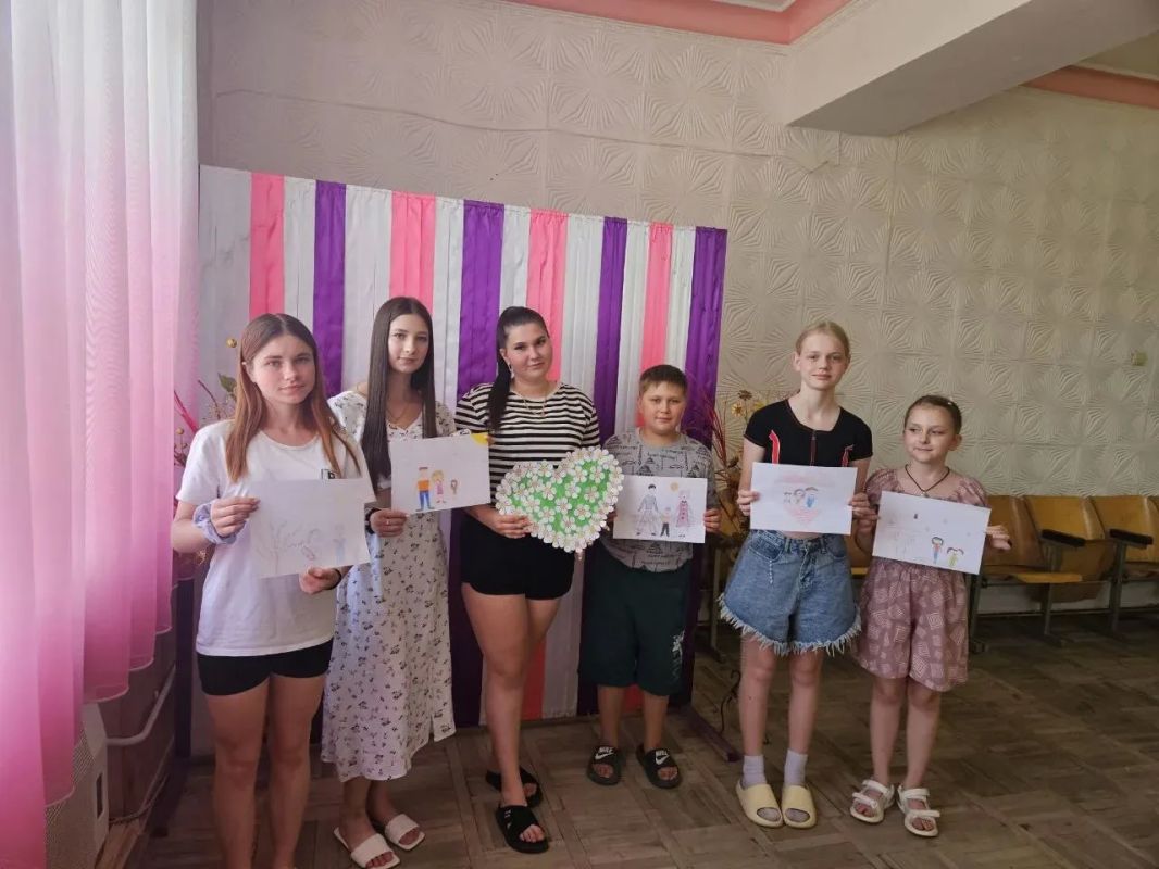 Все начинается с семьи. В Новгородковской и Высоковской сельских библиотеках прошли мероприятия, посвящённые Дню семьи, любви и верности Все начинается с семьи. В Новгородковской и Высоковской сельских библиотеках прошли мероприятия, посвящённые Дню семьи, любви и верности