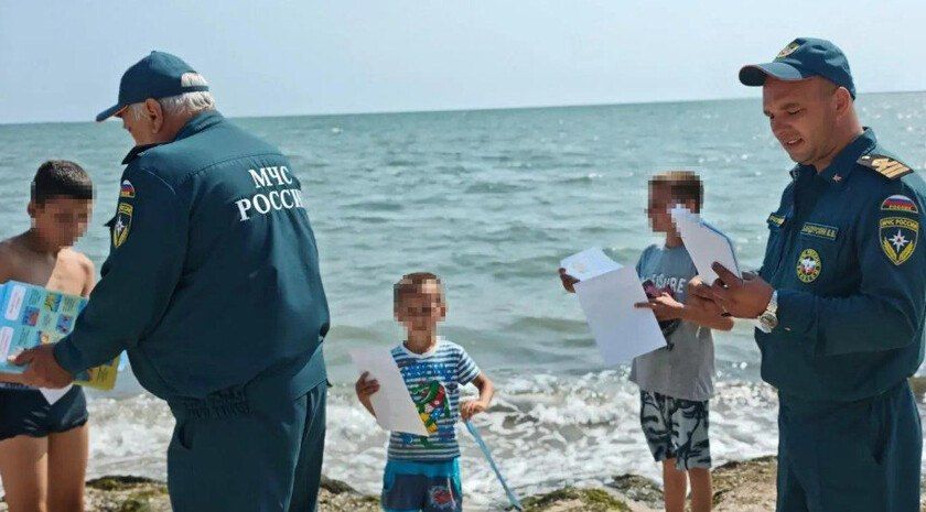 Отдыхающим на бердянских пляжах рассказали о безопасности на воде