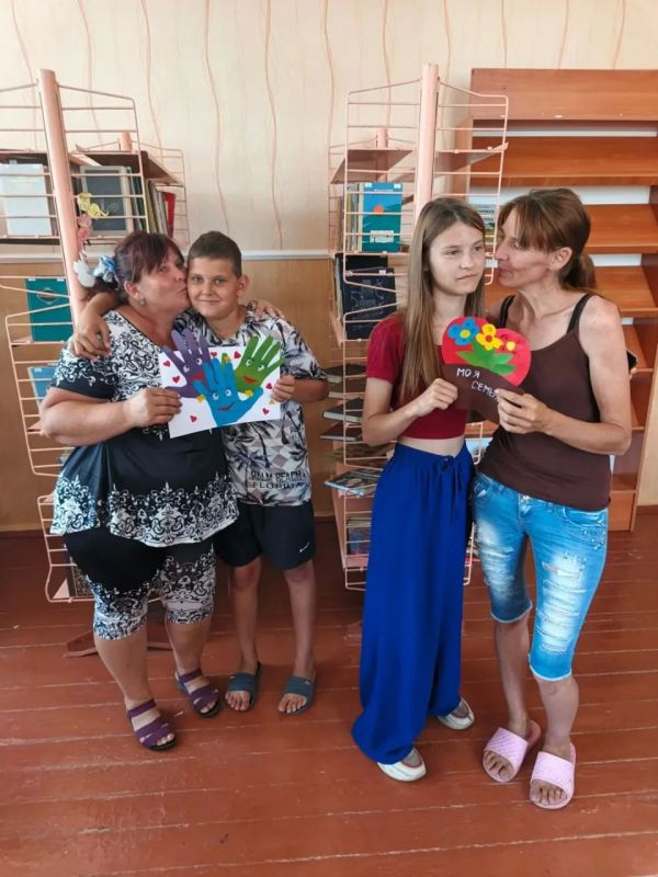 Все начинается с семьи. В Новгородковской и Высоковской сельских библиотеках прошли мероприятия, посвящённые Дню семьи, любви и верности Все начинается с семьи. В Новгородковской и Высоковской сельских библиотеках прошли мероприятия, посвящённые Дню семьи, любви и верности