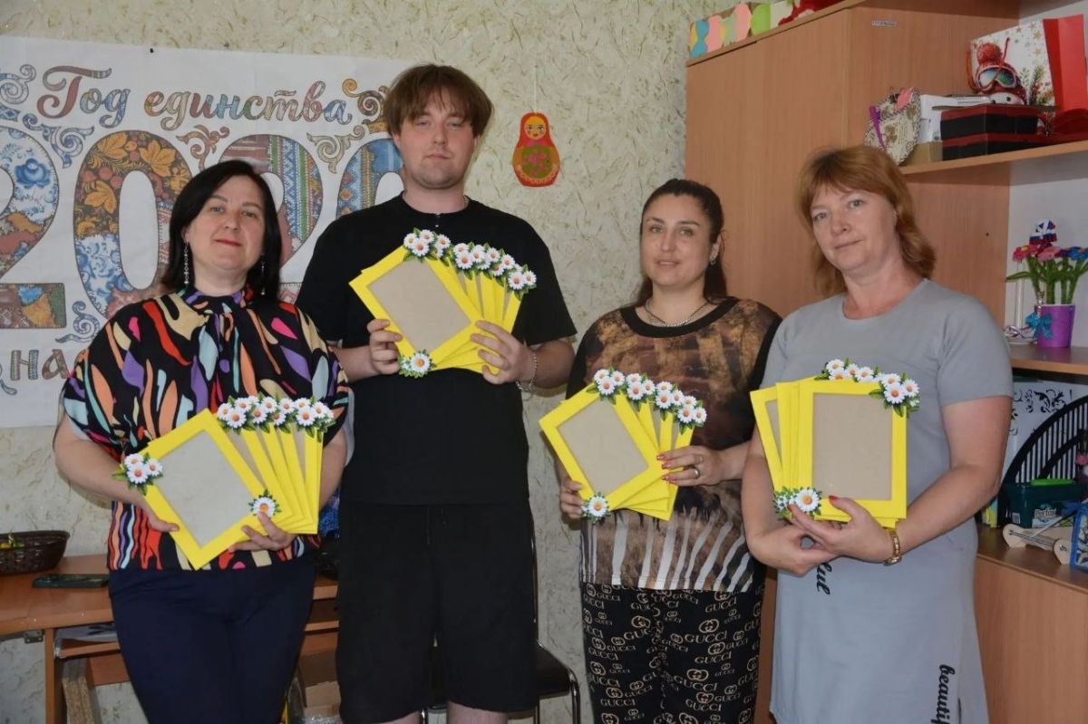 От заготовки до шедевра. В МБУ «КСМЦ г. Васильевка» прошёл творческий мастер-класс, приуроченный ко Дню семьи, любви и верности — празднику, который напоминает нам о самом главном: о тепле родного дома, поддержке близких и... От заготовки до шедевра. В МБУ «КСМЦ г. Васильевка» прошёл творческий мастер-класс, приуроченный ко Дню семьи, любви и верности — празднику, который напоминает нам о самом главном: о тепле родного дома, поддержке близких и...