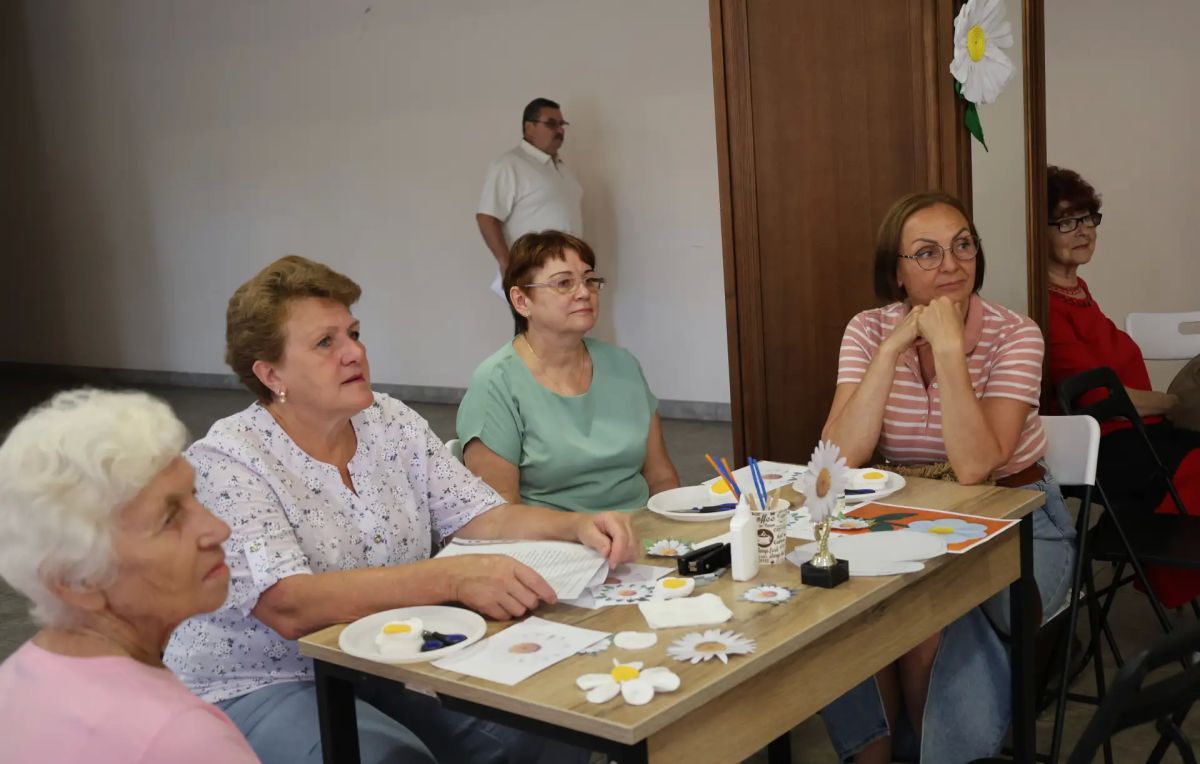 Ромашка — символ любви и единства: в ОЦИНТе прошел праздничный мастер-класс Ромашка — символ любви и единства: в ОЦИНТе прошел праздничный мастер-класс