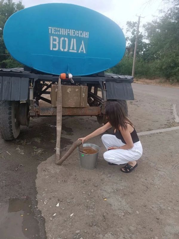 ГУП «Вода Запорожья», МУБ «Акимовское ЖКХ» и аварийная бригада шеф-региона Ярославской области доставили воду в отдаленные от центра микрайоны ГУП «Вода Запорожья», МУБ «Акимовское ЖКХ» и аварийная бригада шеф-региона Ярославской области доставили воду в отдаленные от центра микрайоны