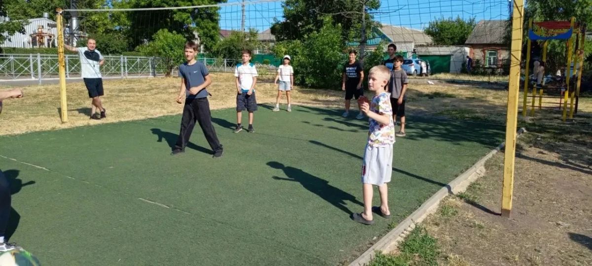Волейбольный турнир в школьном парке — в честь Дня семьи, любви и верности! Волейбольный турнир в школьном парке — в честь Дня семьи, любви и верности!